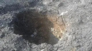 Do wnętrza prowadzi wąski lej