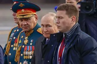 Władimir Putin w towarzystwie Siergieja Szojgu