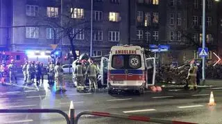 W niedzielę doszło w Krakowie do zderzenia dwóch karetek pogotowia ratunkowego
