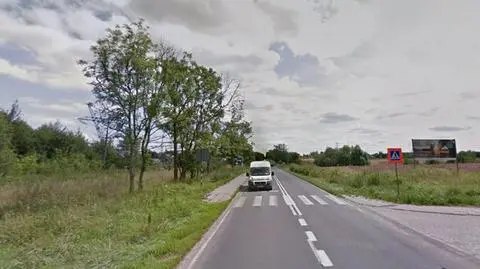 Policjant pomagał ratować pieszego potrąconego przez samochód. "Wykonał znakomitą robotę"