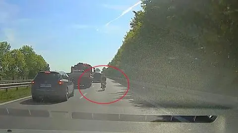 Rowerzysta jechał wężykiem DK 92