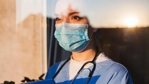 "Pacjentka by umarła gdyby nie ten lek". Jak dziś nie leczy się chorych na COVID-19