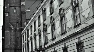 Widok kościoła i byłego klasztoru od św