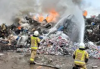 Pożar i wystrzały na wysypisku pod Poznaniem