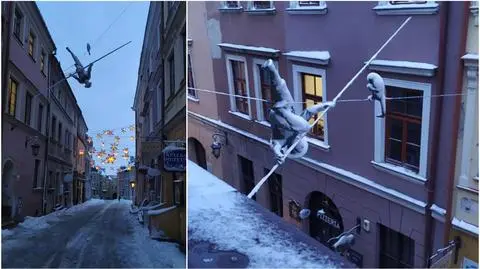 Sztukmistrz do góry nogami. Śnieżyca postawiła lubelską rzeźbę na głowie