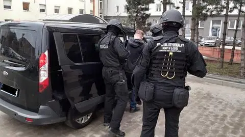 Podali się za policjantów, skrępowali właściciela domu