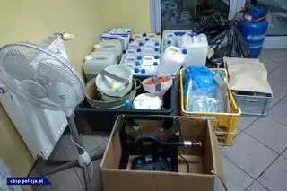 Wyposażenie jednego z laboratoriów narkotyków