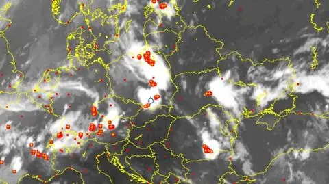 Trwa wędrówka burzowego frontu
