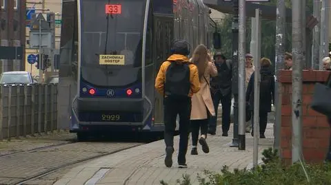 Coraz więcej Polaków ignoruje obowiązek noszenia maseczek. Jak to wygląda w innych krajach?