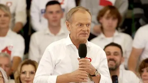 Tusk: Kaczyński abdykował, chowa się