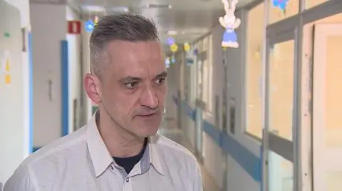 Katowice. Spiderman Superman Batman i Clown myją okna w szpitalu