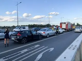 Na moście Łazienkowskim zderzyły się trzy samochody