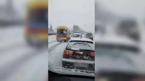 Karetka ślizgała się na drodze