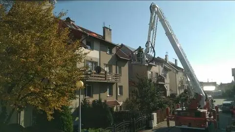 Pierwszy raz skakała ze spadochronem. Wylądowała na dachu budynku