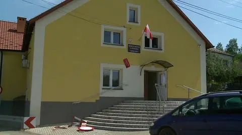 "Przychodzą w strojach roboczych, oddają głos i wracają chronić domostwa"