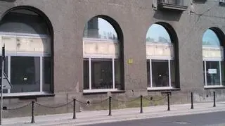 Po banku na krzyżówce Kołłątaja z Piłsudskiego zostały puste okna