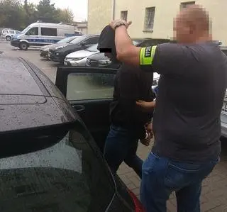 25-latek miał w dzień zatrzymania próbować namówić seniora do przekazania 19 tysięcy złotych 