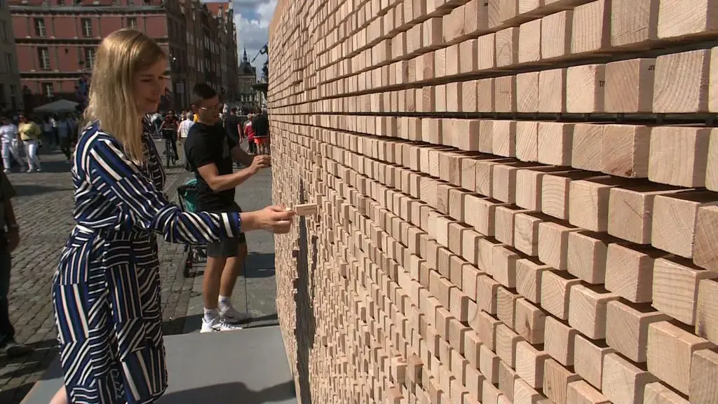Znikający mur w Gdańsku