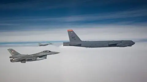 Szef MON: Polskie myśliwce F16 eskortowały w naszej przestrzeni powietrznej amerykański bombowiec B-52