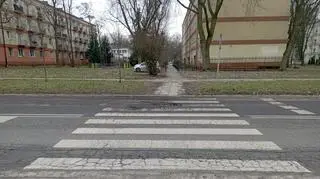 Dziura na przejściu dla pieszych na ulicy Lutomierskiej w Łodzi