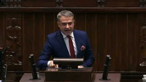 Poseł próbował w Sejmie odśpiewać hymn Unii. Marszałek Witek: chce pan śpiewać, to na salę koncertową