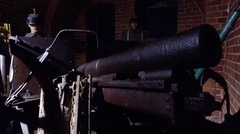 Miłosne igraszki w Muzeum Obrony Wybrzeża. Dyrekcja apeluje do zwiedzających