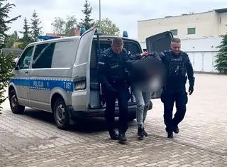 Mężczyzna został zatrzymany i doprowadzony do komendy