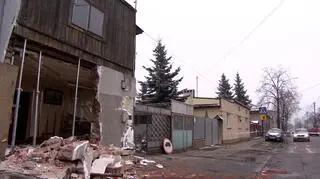 Ściana domu częściowo się zawaliła