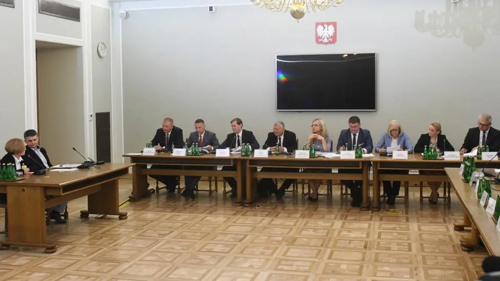 Mecenas do dziennikarzy: komisja posługuje się prawem instrumentalnie tylko po to żebyście państwo mogli być na sali