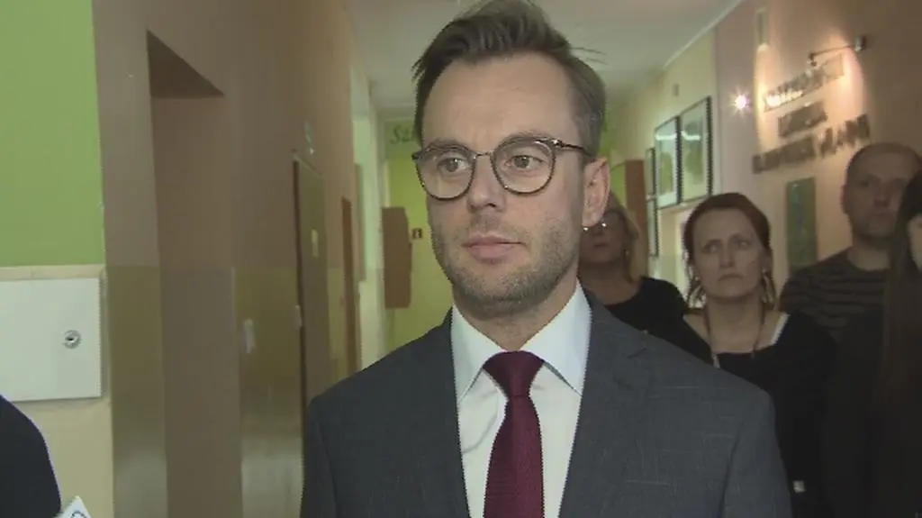 Dyrektor szkoły w Darzlubiu: kolejne egzaminy zgodnie z planem