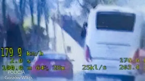 179 kilometrów na godzinę na liczniku, bez prawa jazdy, za to z dzieckiem na przednim fotelu