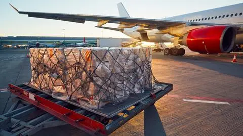 Trzeba ośmiu tysięcy jumbo jetów, by dostarczyć szczepionkę. "Największe wyzwanie w historii"