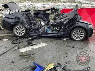 Zderzenie osobowego BMW i ciężarówki