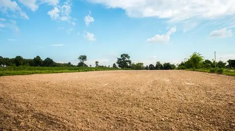 Ziemia na wagę złota. "Nic nie wskazuje, że ceny zaczną spadać"