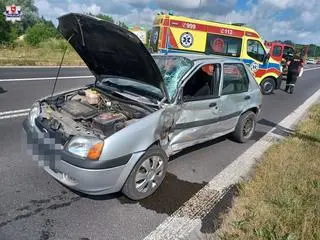 91-latek wyjechał z drogi podporządkowanej