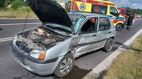 "Wyjechał z drogi podporządkowanej wprost pod ciężarówkę". Nie żyje 91-letni kierowca