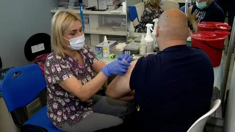 Біженці з України можуть вакцинуватися від COVID-19 у Польщі 