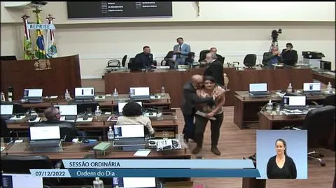 Carla Ayres napastowana podczas posiedzenia rady miejskiej Florianópolis 