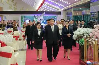 Kim Dzong Un z córką i żoną Ri Sol Dzu