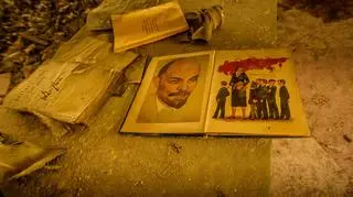 W dawnej szkole walają się podręczniki