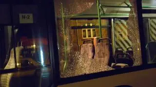 Sprawca celował w szyby