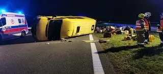 Busem podróżowało łącznie sześć osób. 