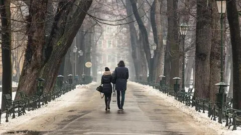 Popada deszcz ze śniegiem, śnieg