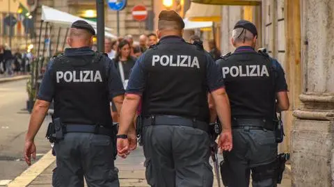 wlochy policja shutterstock_2324604449