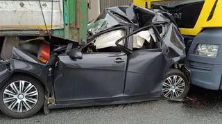 Samochód został zmieżdżony na obwodnicy Wrocławia