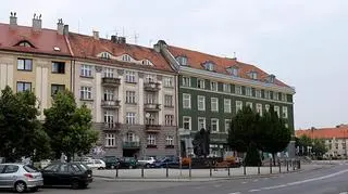 Pl