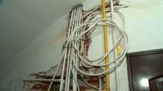 Rozgrzebany remont na klatce schodowej