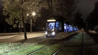 Jest to pierwszy w Polsce tramwaj, w którym w kabinie motorniczego zastosowano panoramiczną szybę