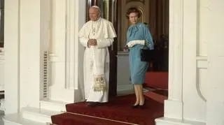 8th May 1982: Pope John Paul II (Karol Jozef Wojtyla) with Queen Elizabeth II of Great Britain at Buckingham Palace