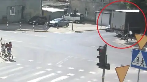 Potrącił wózek z bliźniakami. "Zapytał, czy wszystko w porządku i odjechał", szuka go policja